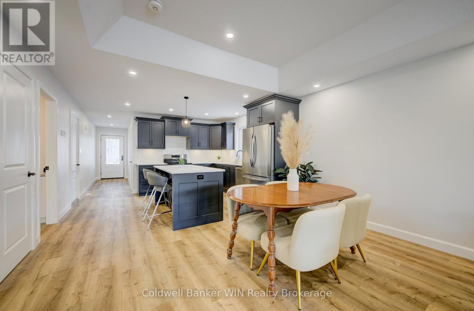 217 ELGIN STREET Image 11