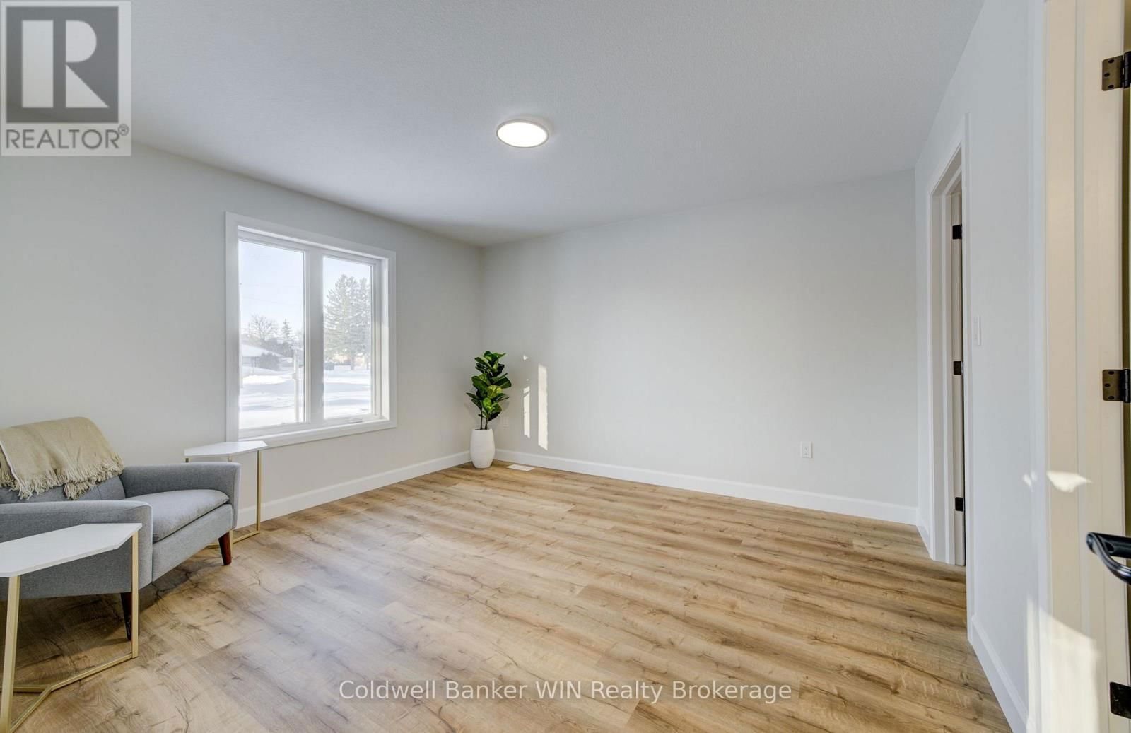 217 ELGIN STREET Image 15
