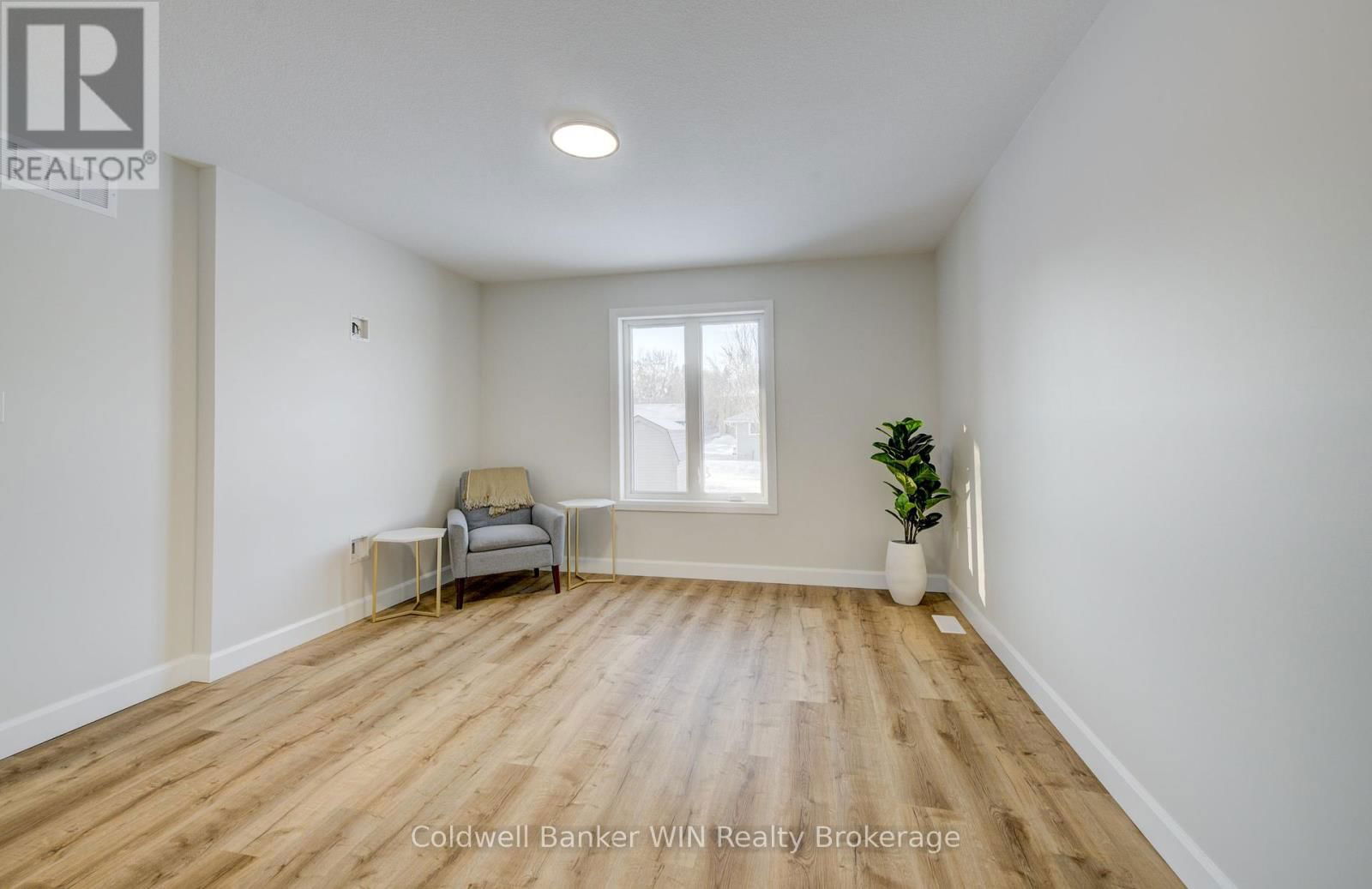 217 ELGIN STREET Image 16