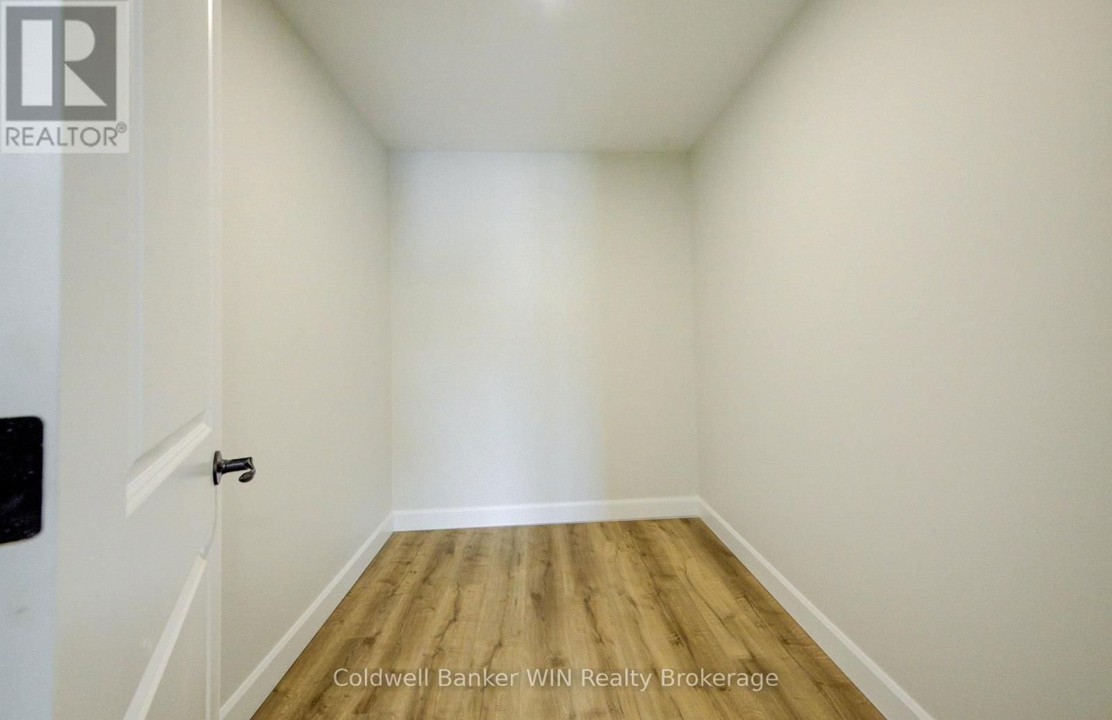 217 ELGIN STREET Image 17
