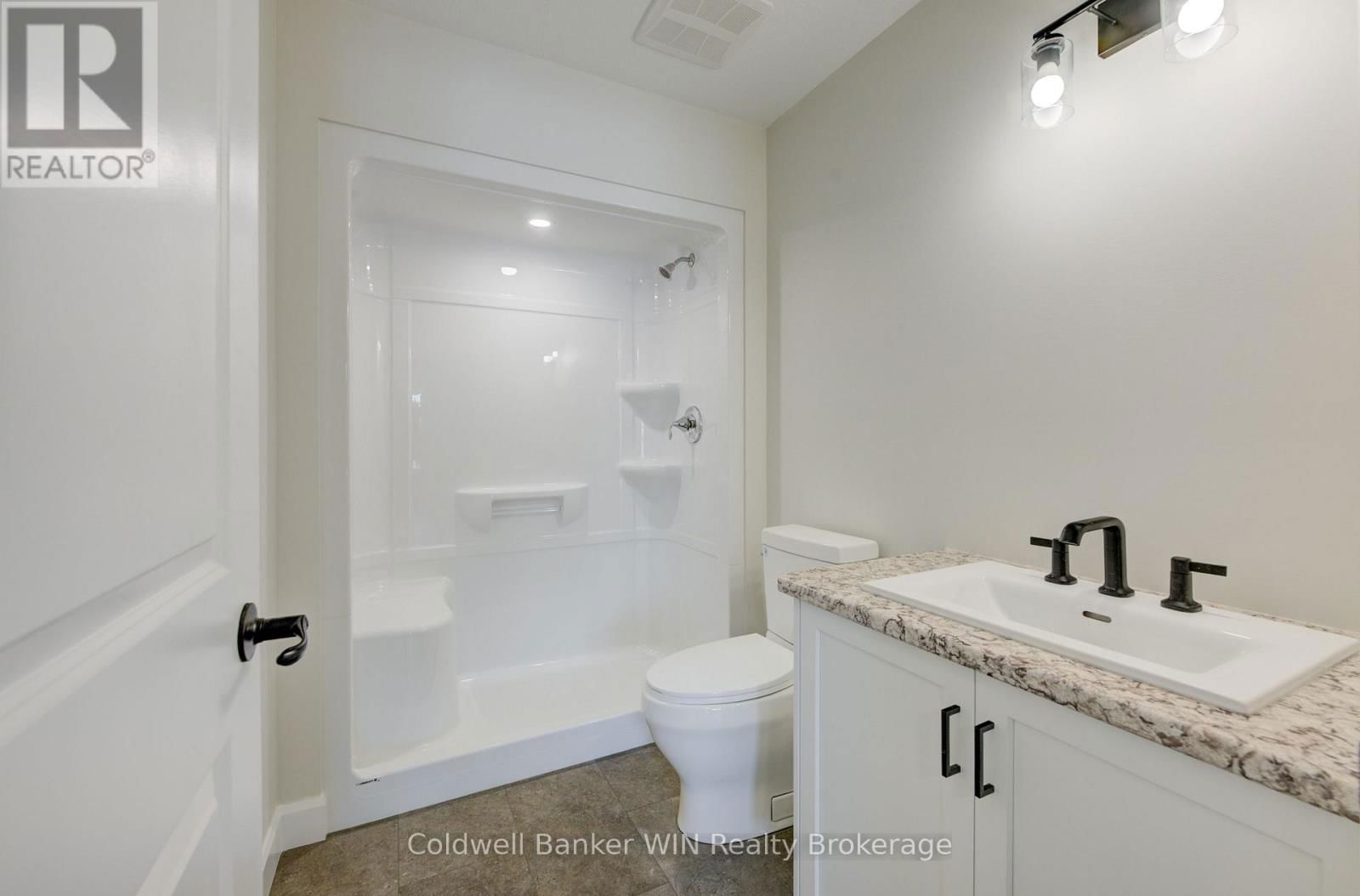 217 ELGIN STREET Image 18