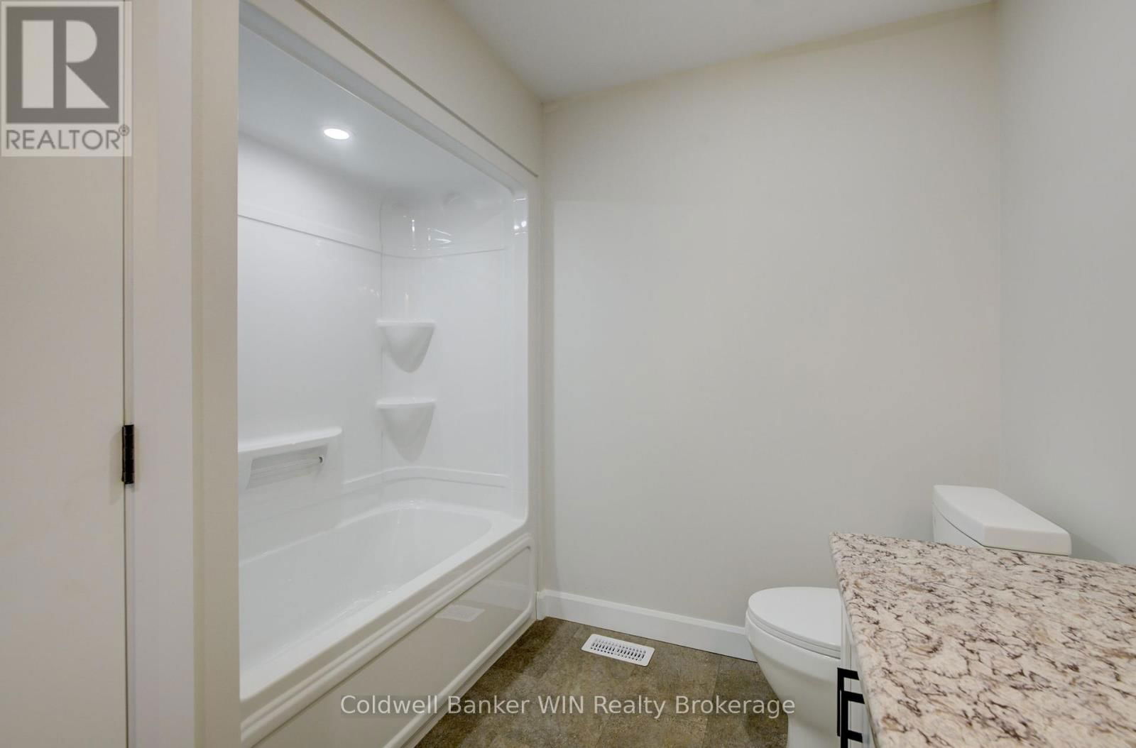 217 ELGIN STREET Image 20
