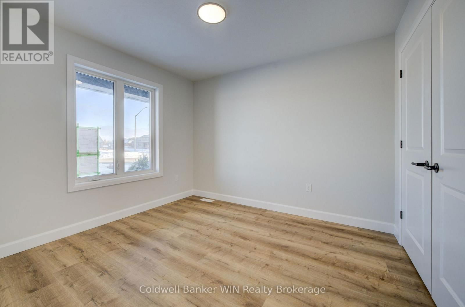 217 ELGIN STREET Image 21