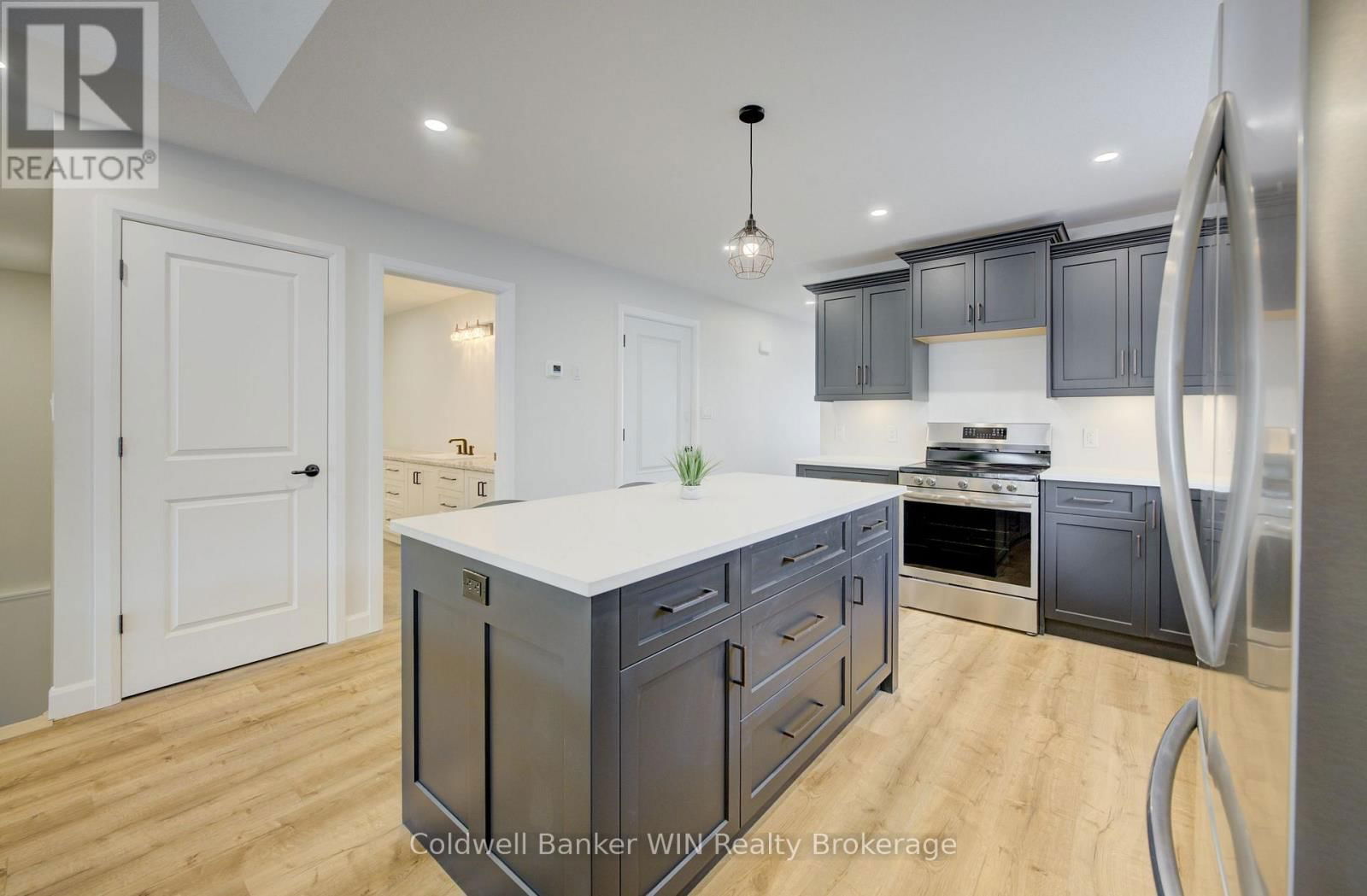 217 ELGIN STREET Image 6