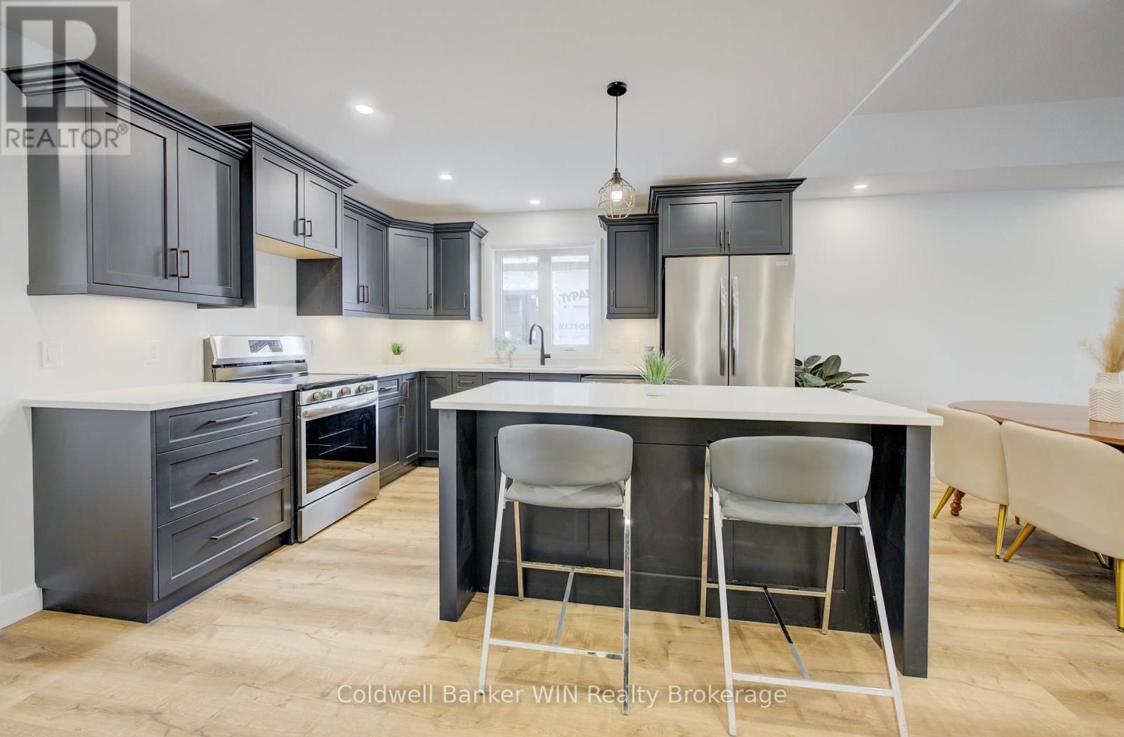 217 ELGIN STREET Image 9