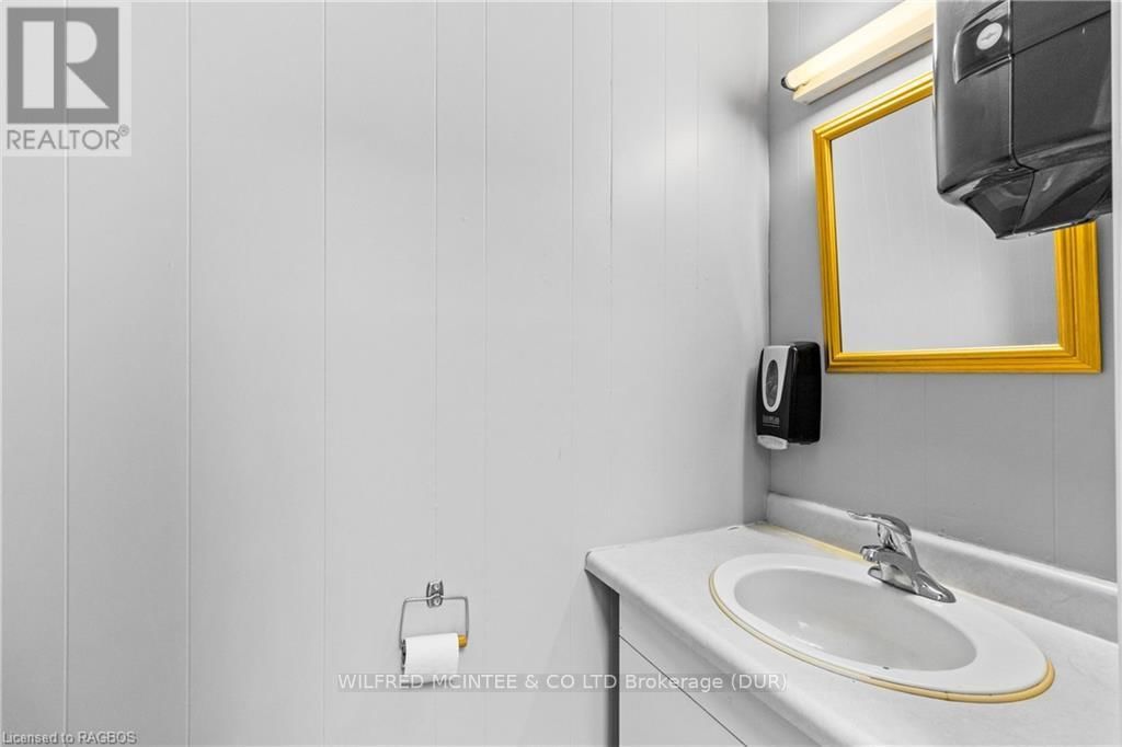 4 ELORA STREET NORTH Image 10