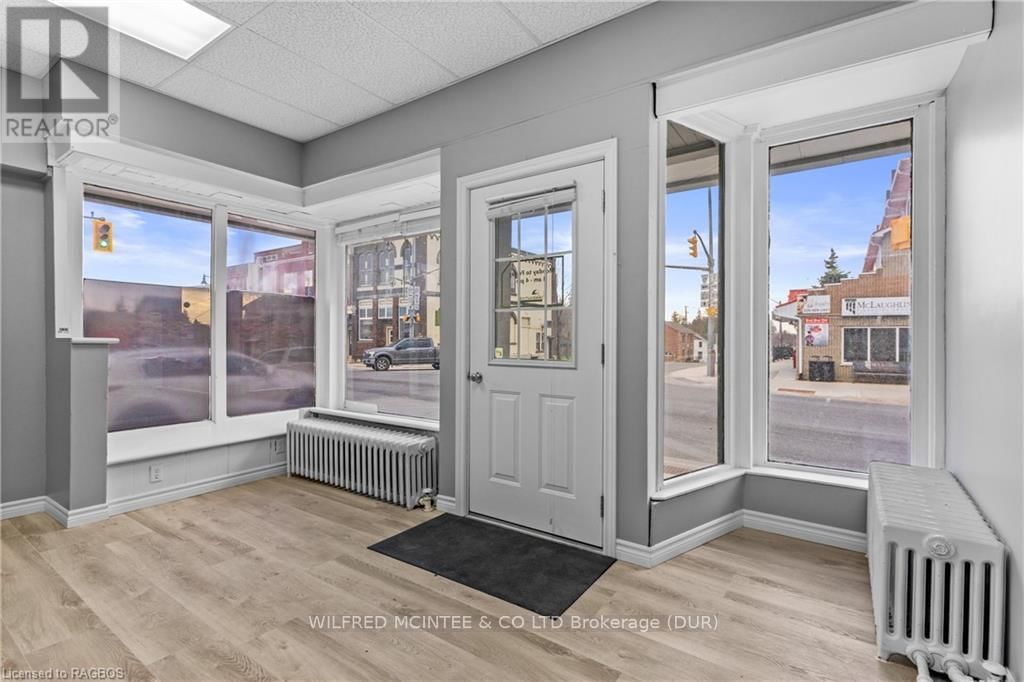 4 ELORA STREET NORTH Image 4