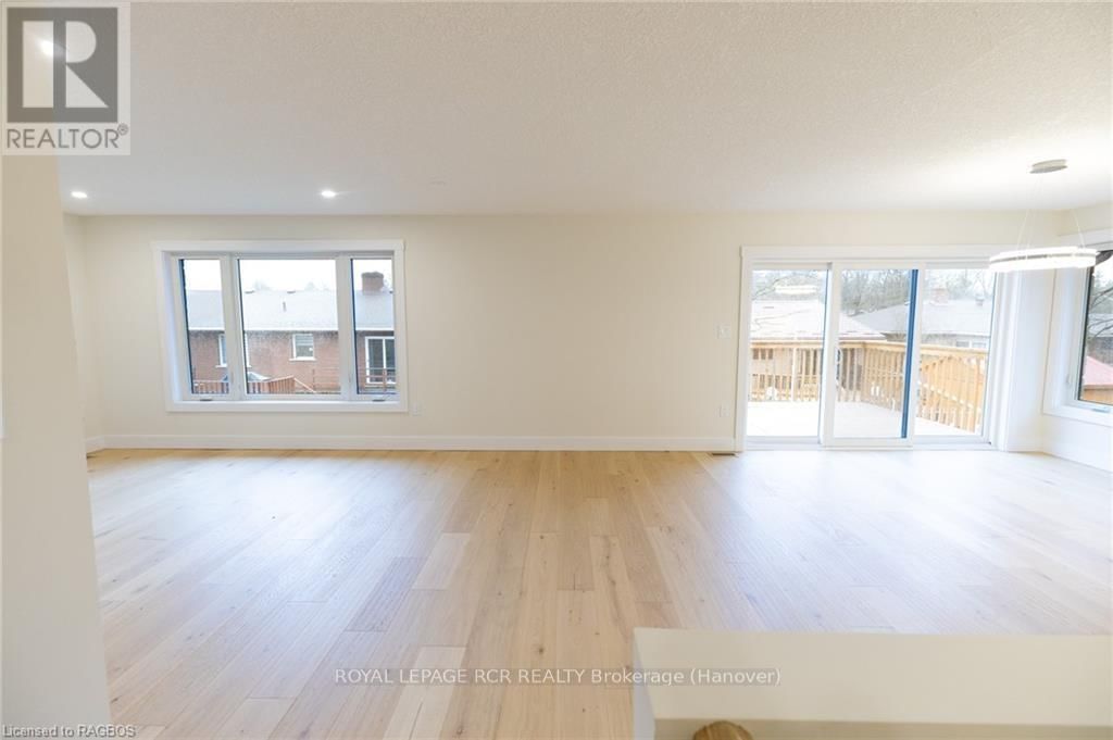 222 16TH AVENUE CRESCENT Image 10