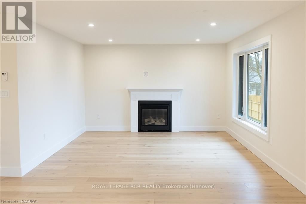 222 16TH AVENUE CRESCENT Image 16