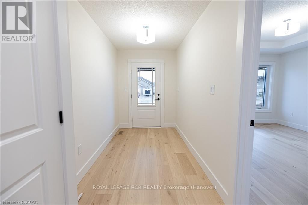 222 16TH AVENUE CRESCENT Image 3