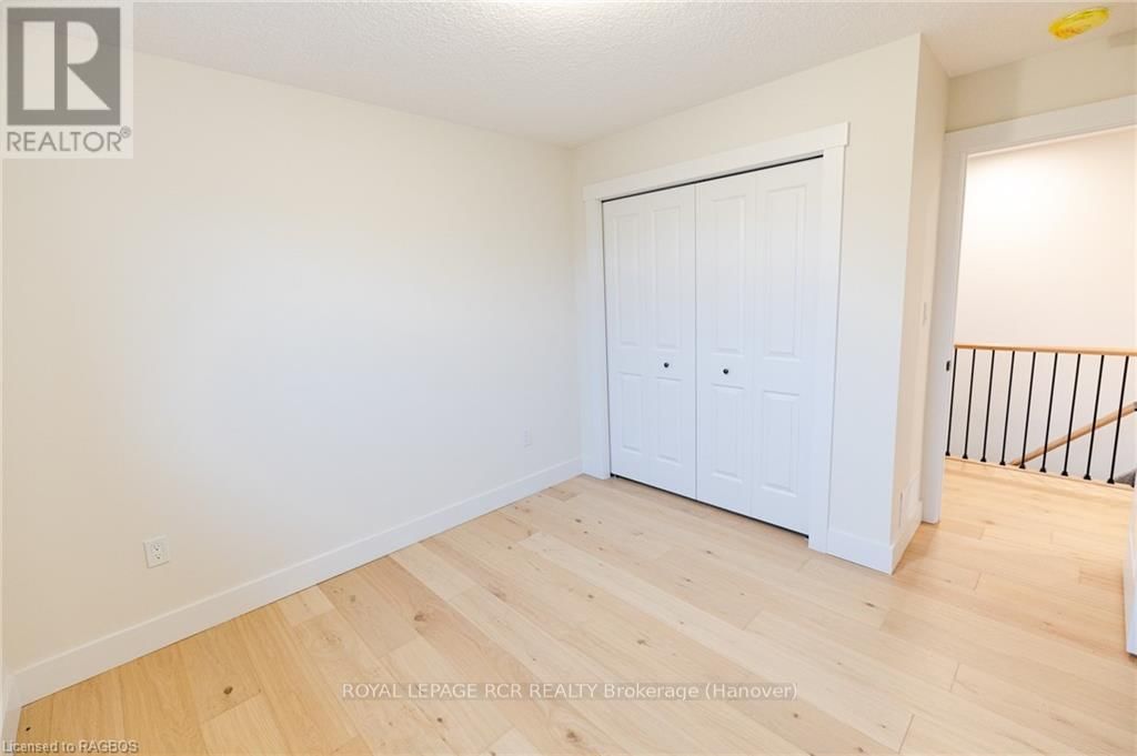 222 16TH AVENUE CRESCENT Image 8