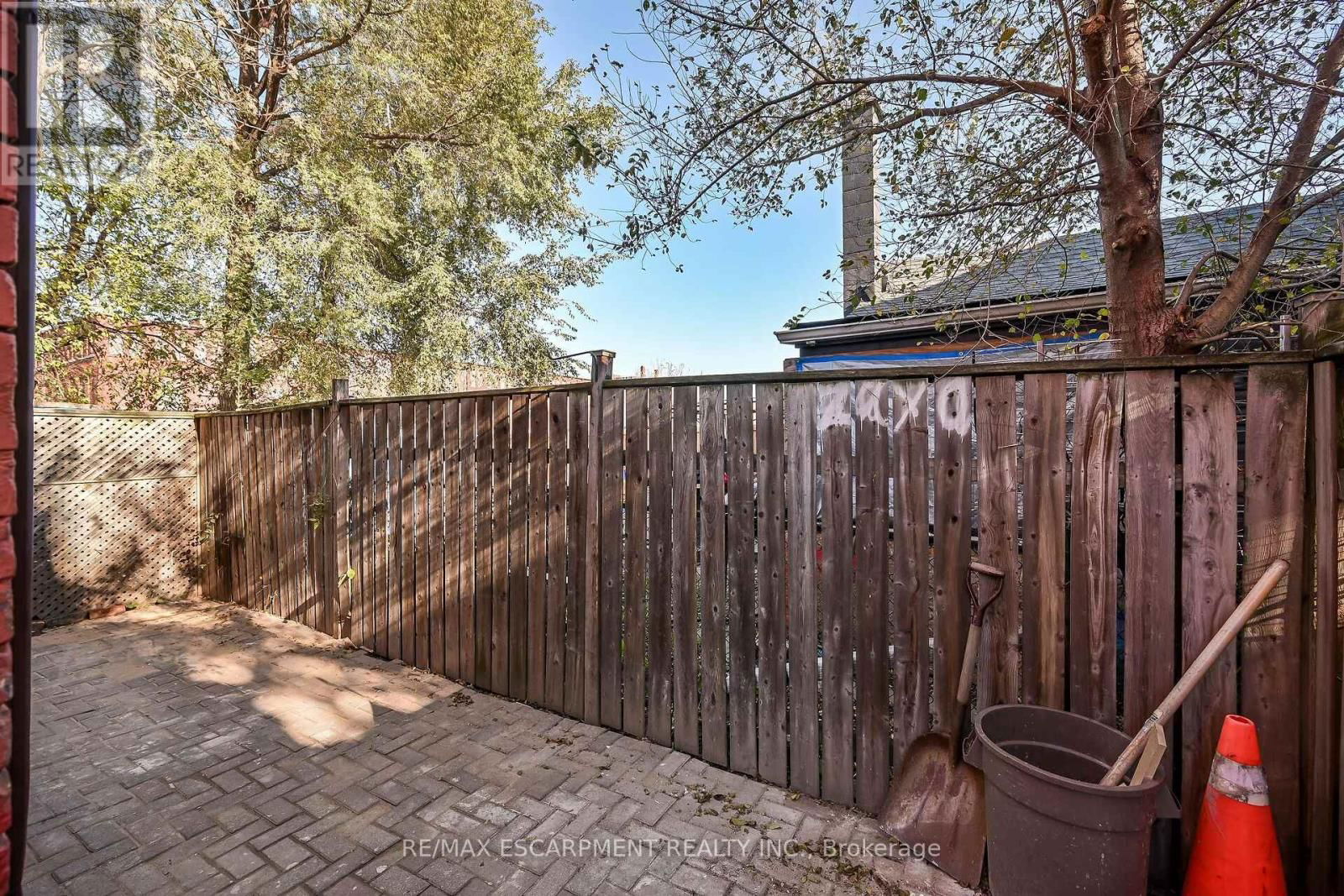 346 EMERALD STREET N Image 28