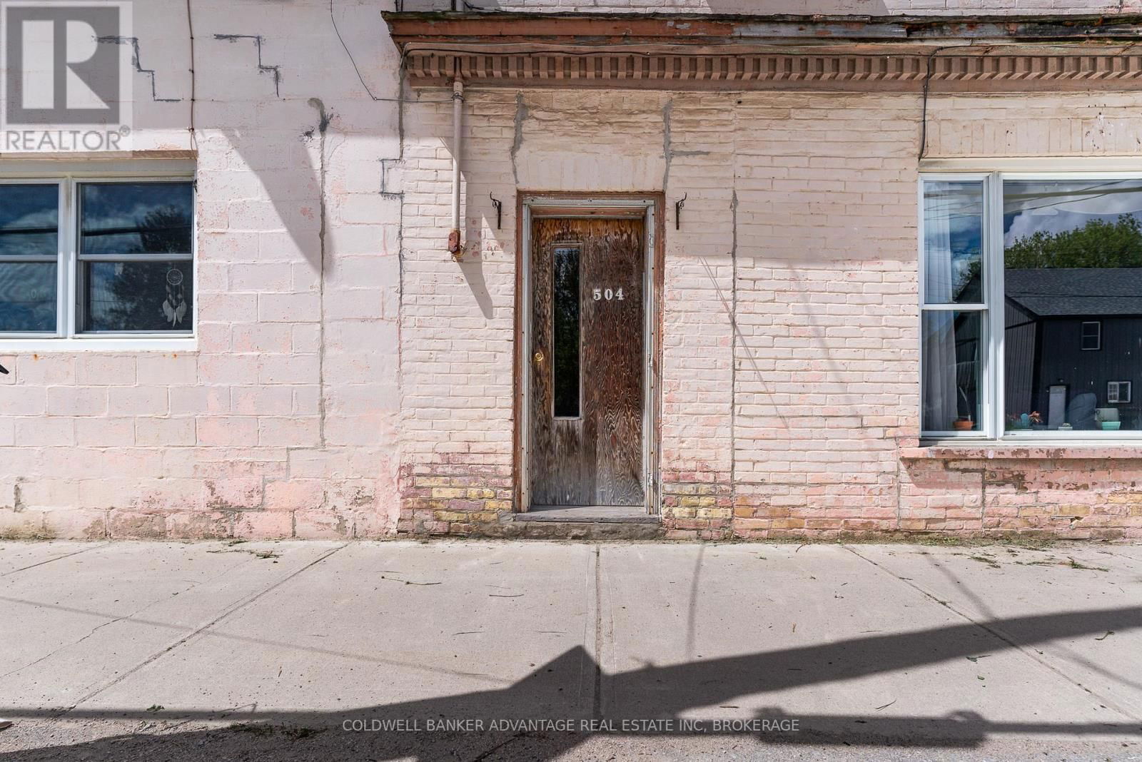 502 BRUCE STREET Image 17