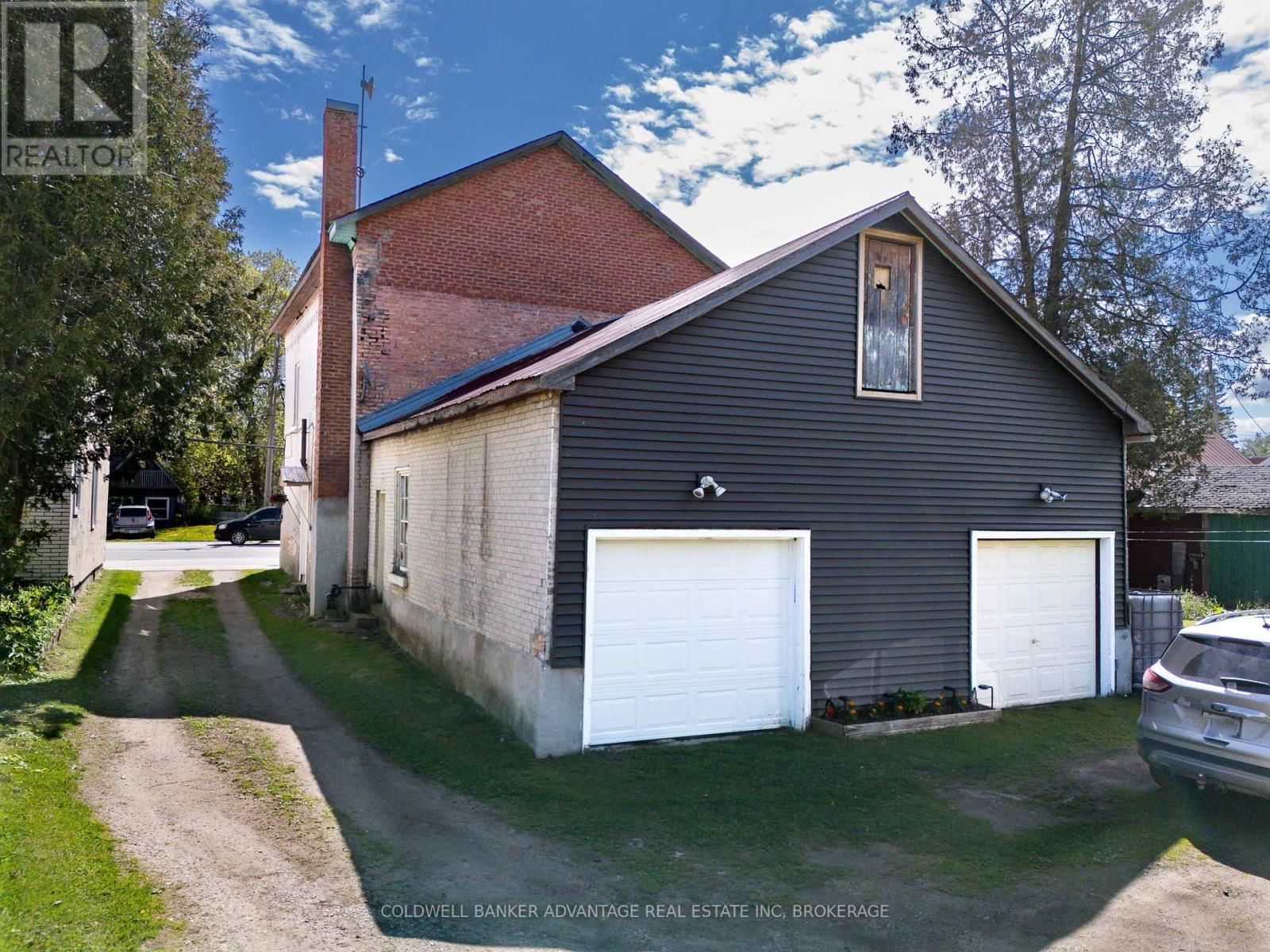 502 BRUCE STREET Image 32