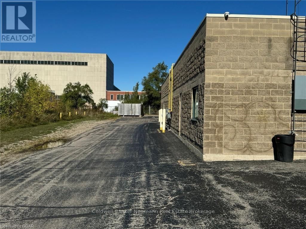 B9 - 221 WOODLAWN ROAD WEST Image 39