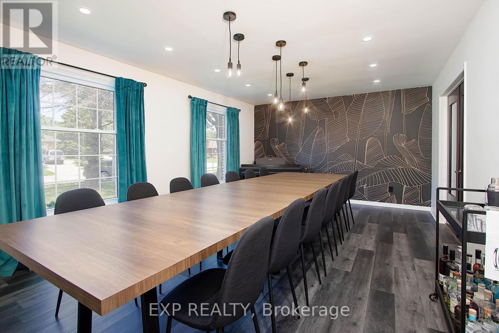 25 DEMEYERE AVENUE Image 13