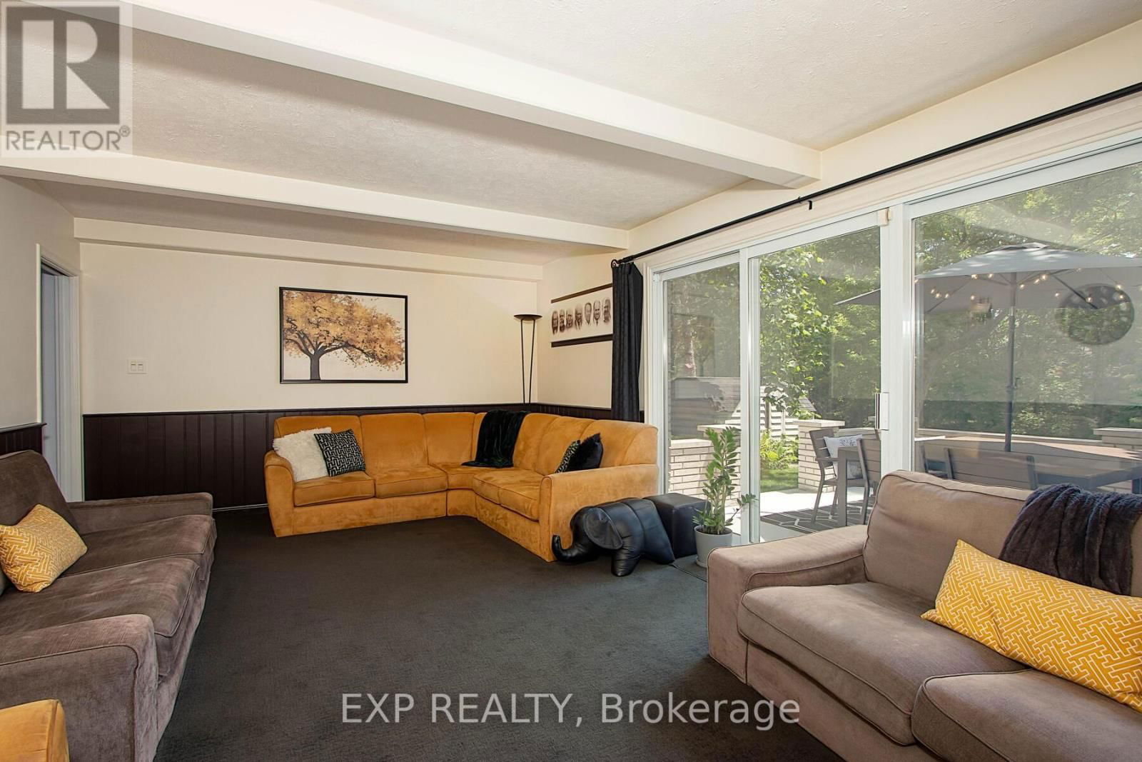 25 DEMEYERE AVENUE Image 15