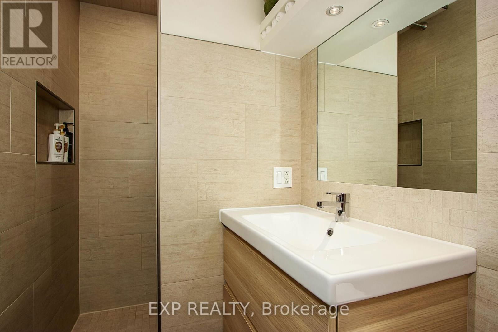 25 DEMEYERE AVENUE Image 20