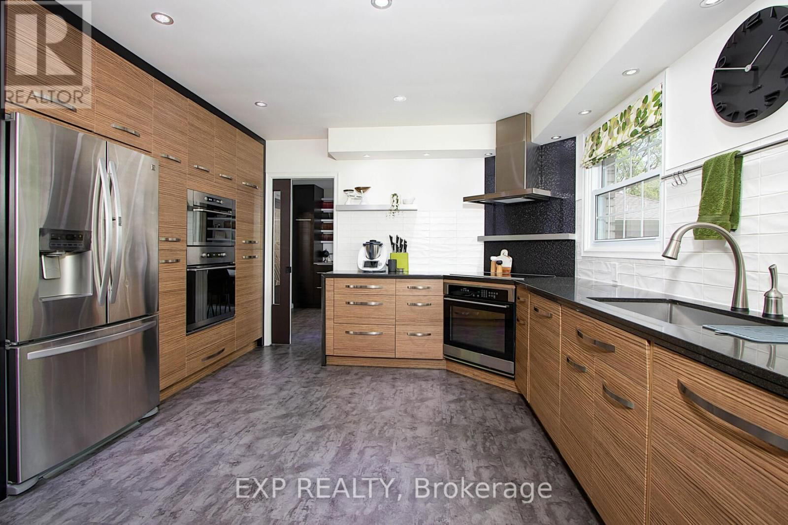 25 DEMEYERE AVENUE Image 6