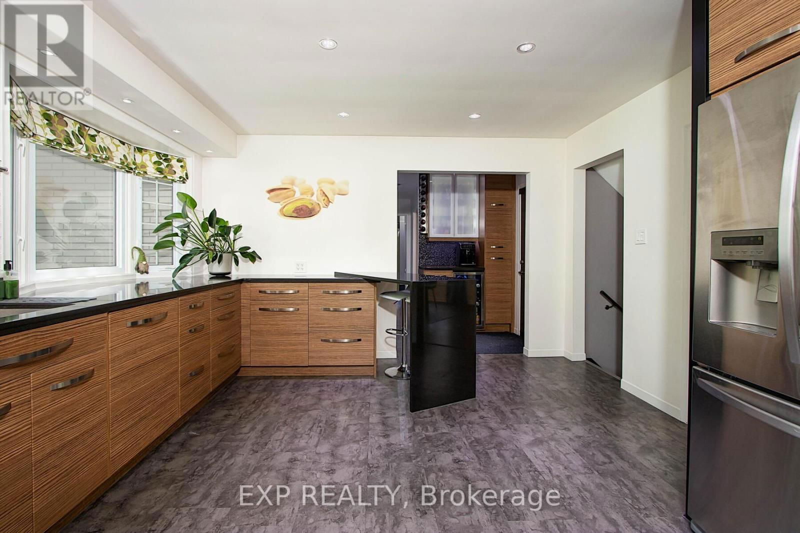 25 DEMEYERE AVENUE Image 7