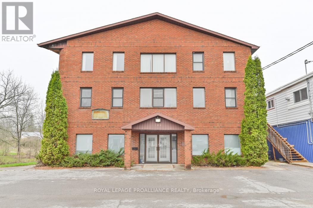 108 RUSSELL STREET NORTH Image 1