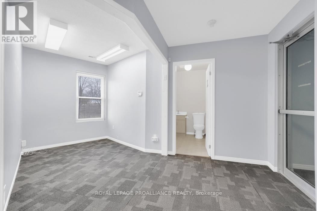 108 RUSSELL STREET NORTH Image 11