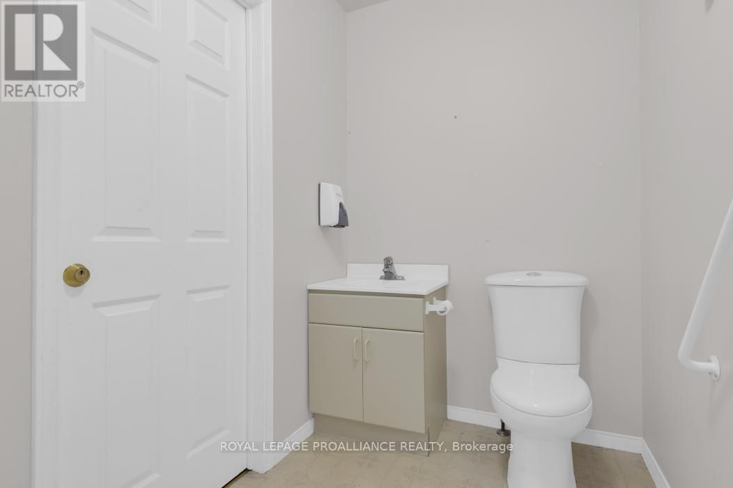 108 RUSSELL STREET NORTH Image 12