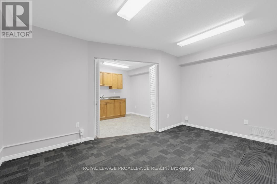 108 RUSSELL STREET NORTH Image 14