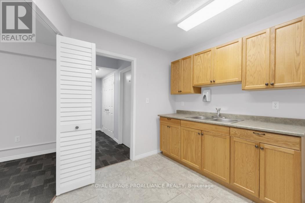 108 RUSSELL STREET NORTH Image 15