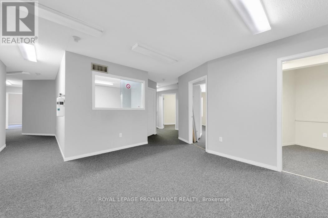 108 RUSSELL STREET NORTH Image 17