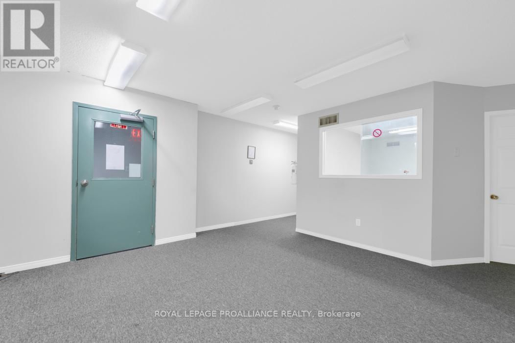 108 RUSSELL STREET NORTH Image 18