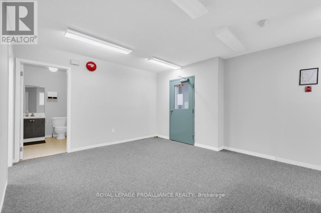 108 RUSSELL STREET NORTH Image 19
