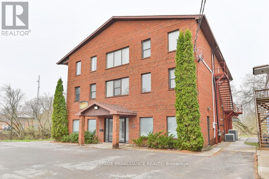 108 RUSSELL STREET NORTH Image 2