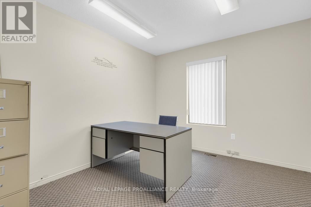 108 RUSSELL STREET NORTH Image 21