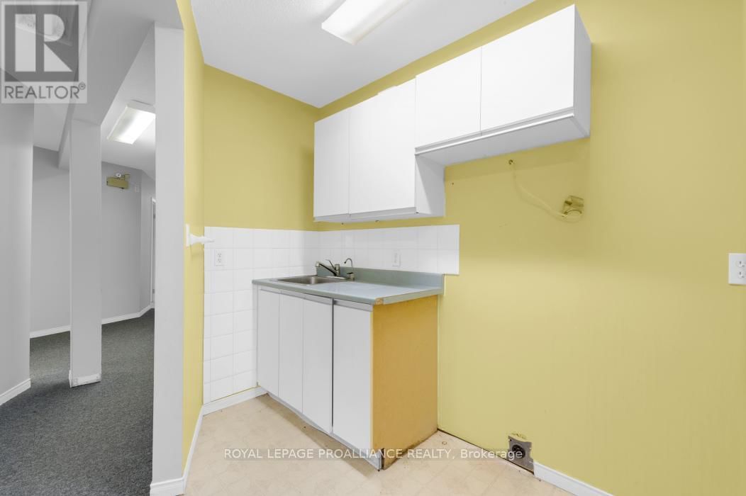108 RUSSELL STREET NORTH Image 22
