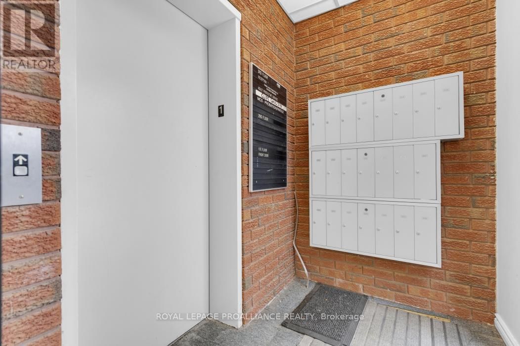 108 RUSSELL STREET NORTH Image 24