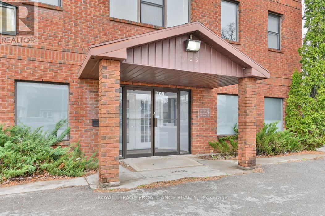 108 RUSSELL STREET NORTH Image 3