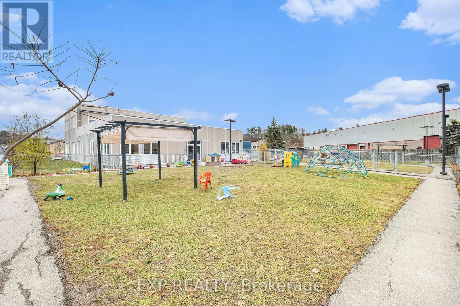 511 LACOLLE WAY Image 17