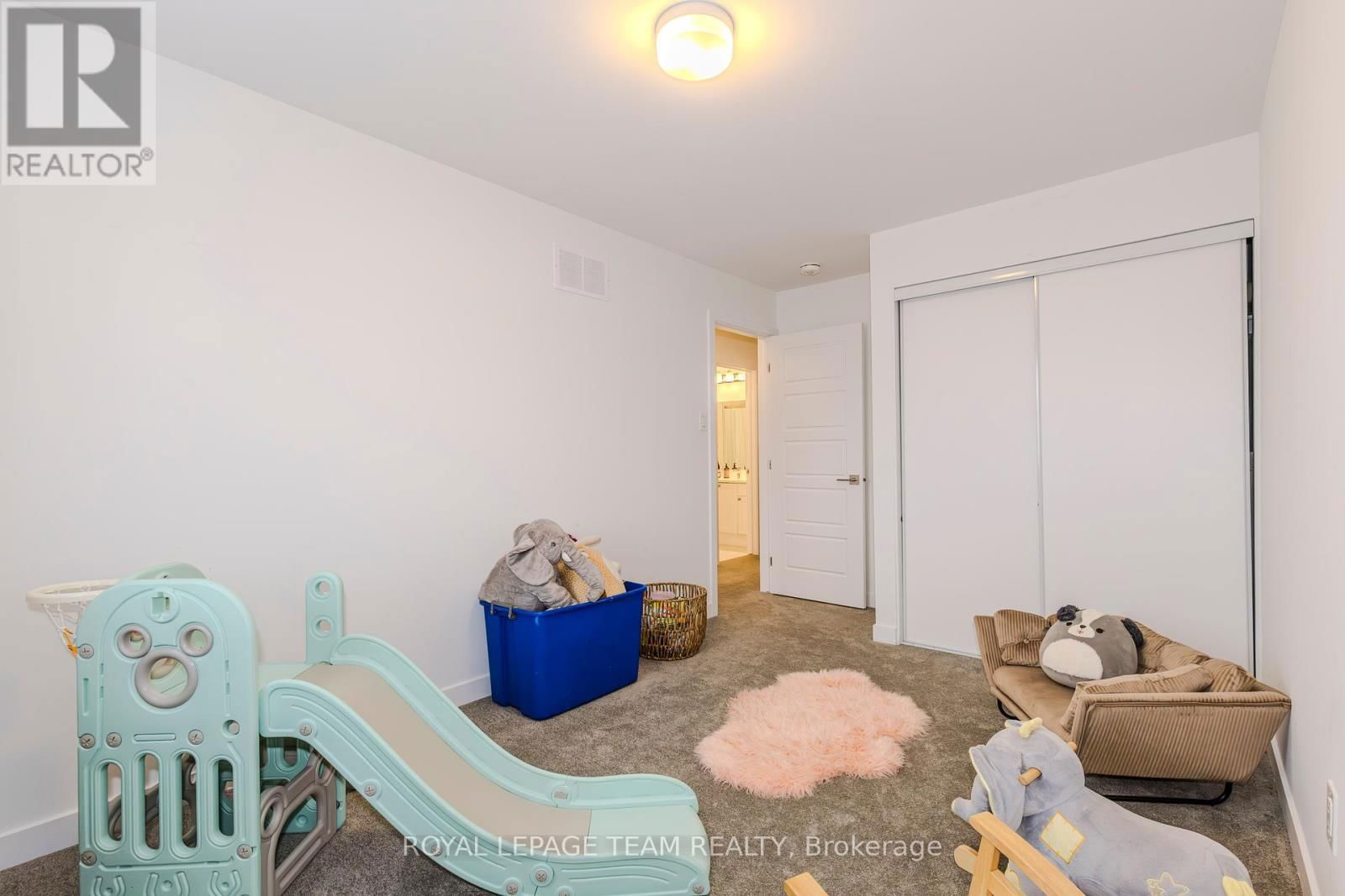 145 YEARLING CIRCLE Image 30