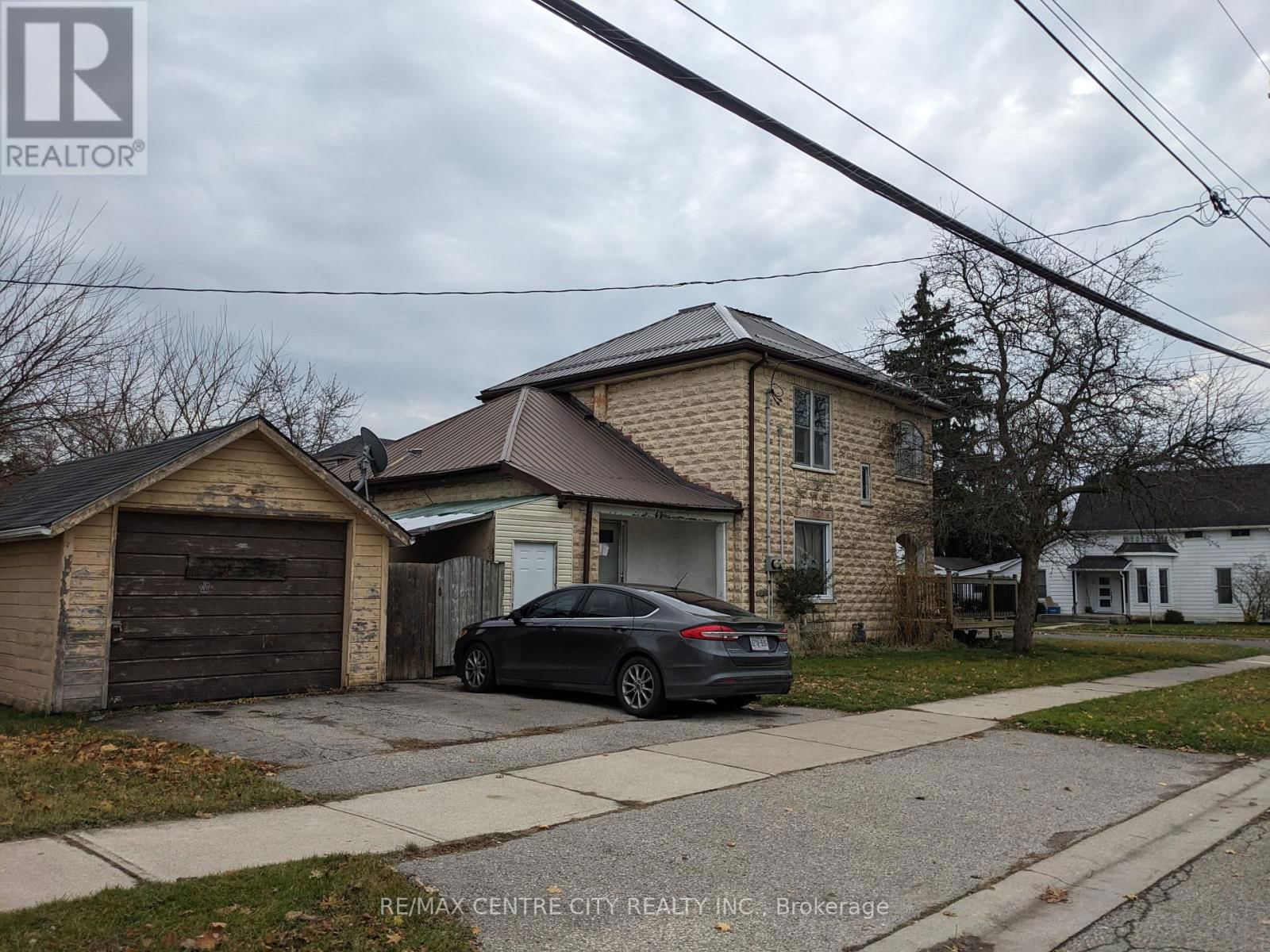 171 SYDENHAM STREET E Image 19