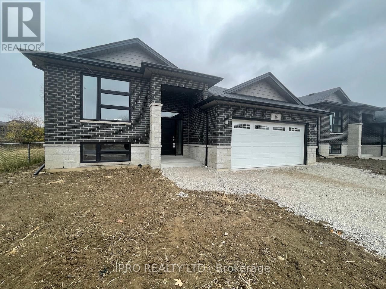 16 KINGSBRIDGE DRIVE Image 1