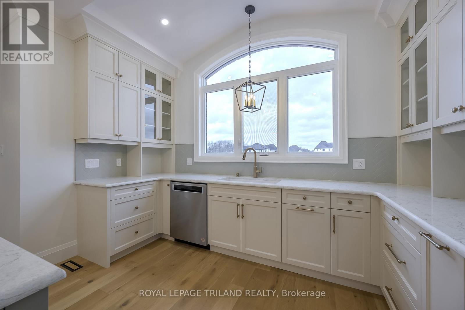 4038 AYRSHIRE AVENUE Image 14