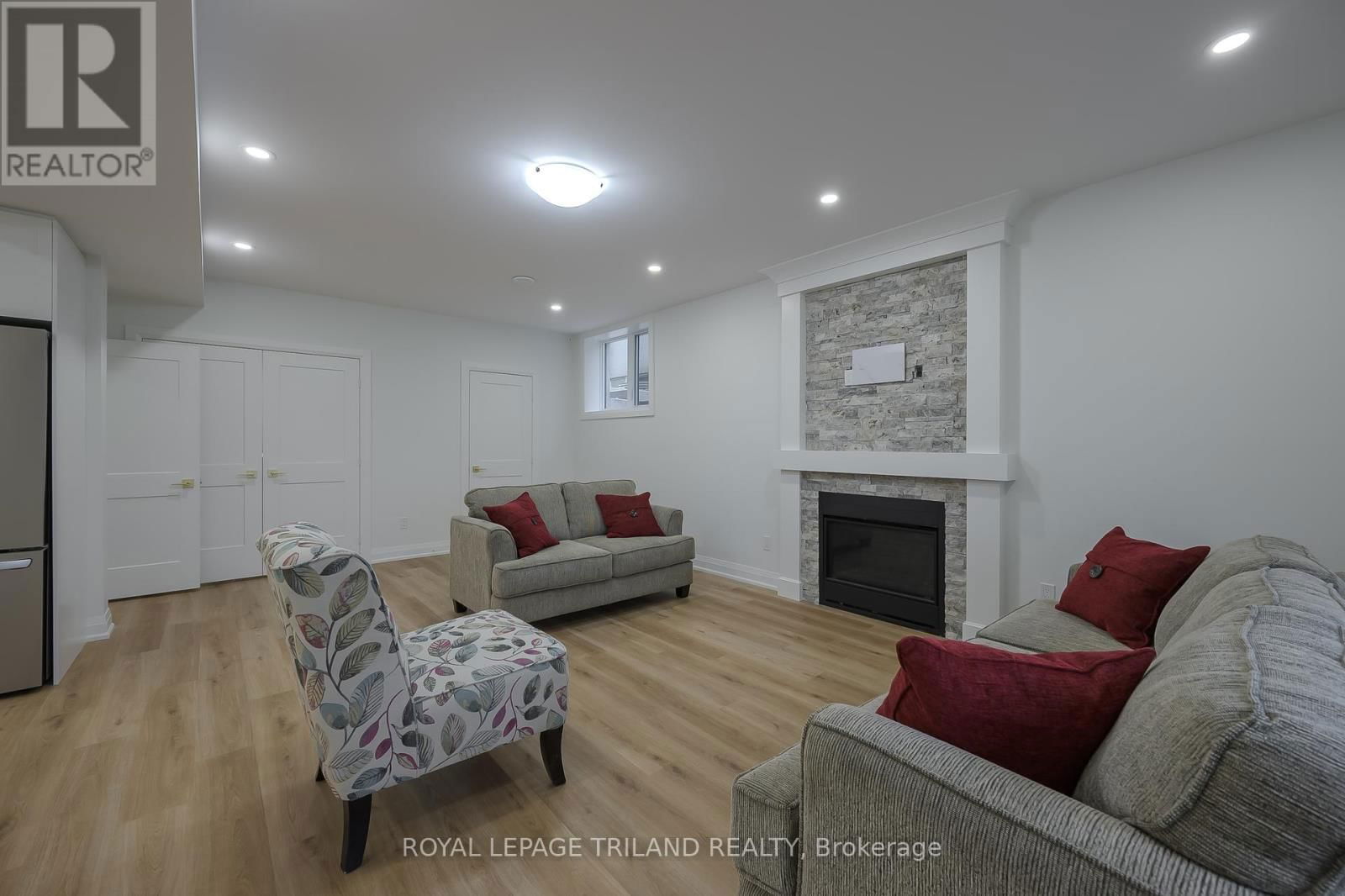 4038 AYRSHIRE AVENUE Image 32