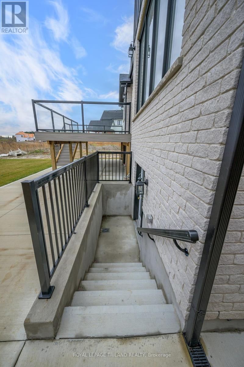 4038 AYRSHIRE AVENUE Image 37