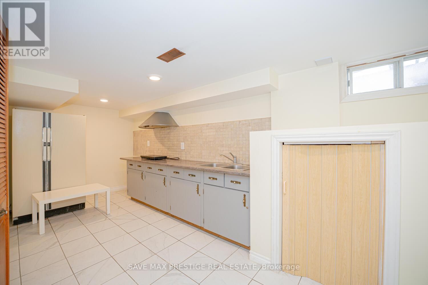 84 WIMBLETON CRESCENT Image 33