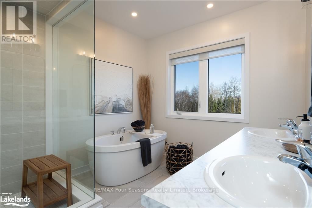 176 SPRINGSIDE CRESCENT Image 24