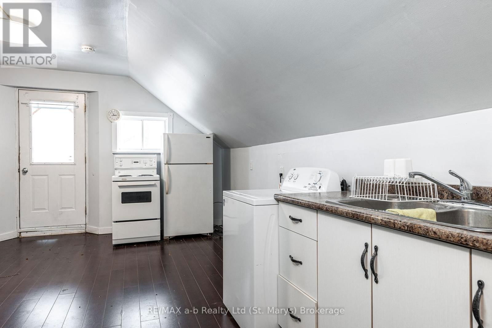 21 WATERLOO STREET SOUTH Image 8