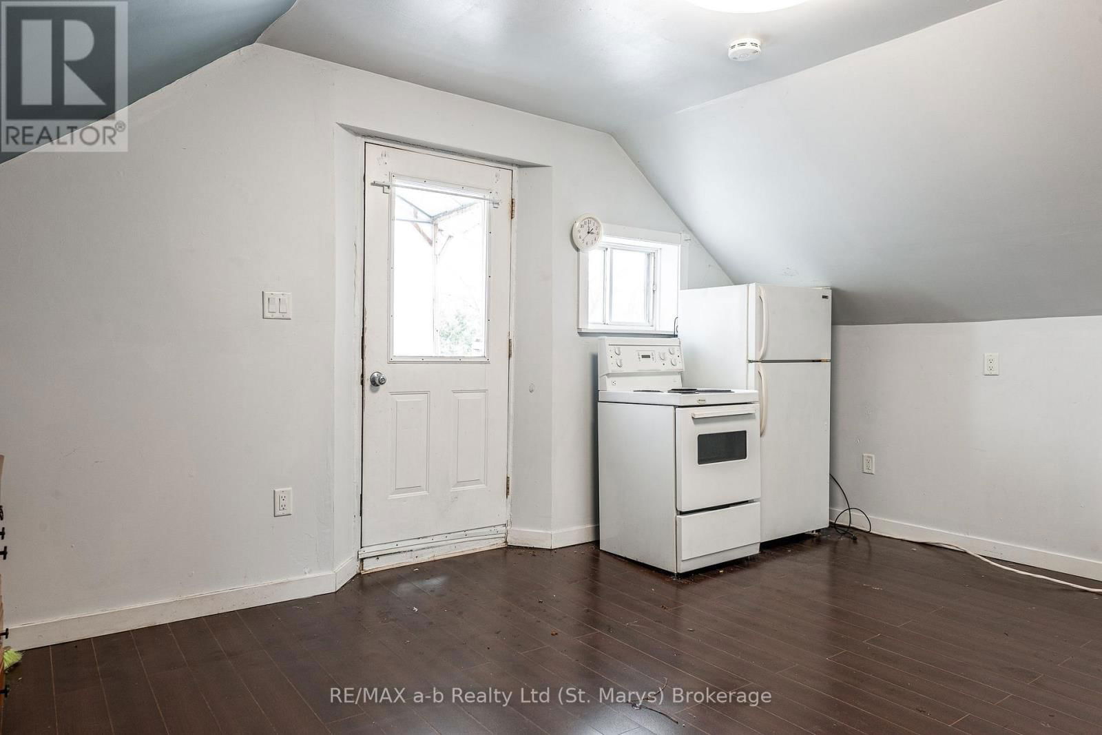 21 WATERLOO STREET SOUTH Image 9