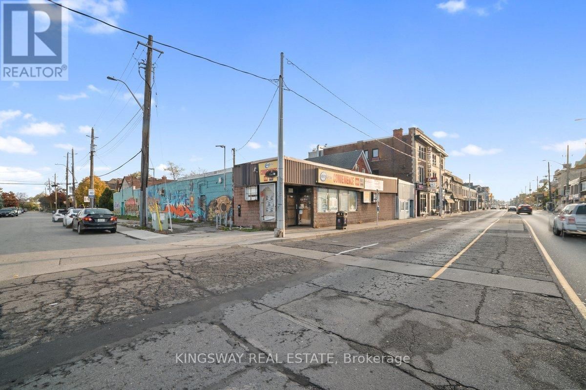 653 BARTON STREET E Image 1