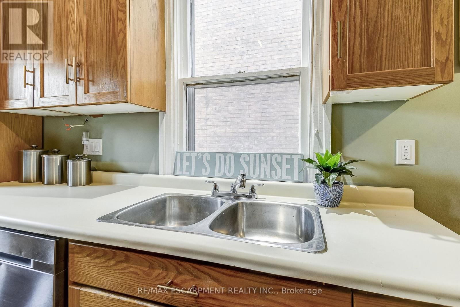 21 SUNSET AVENUE Image 12